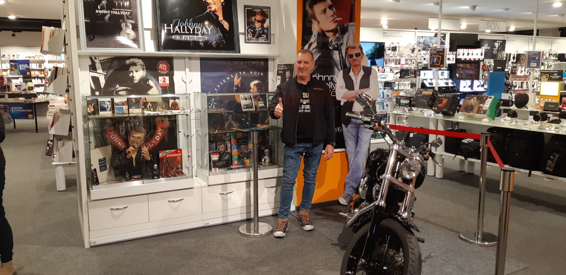Weekend de la sortie du 51ème album de Johnny Hallyday à la Fnac de